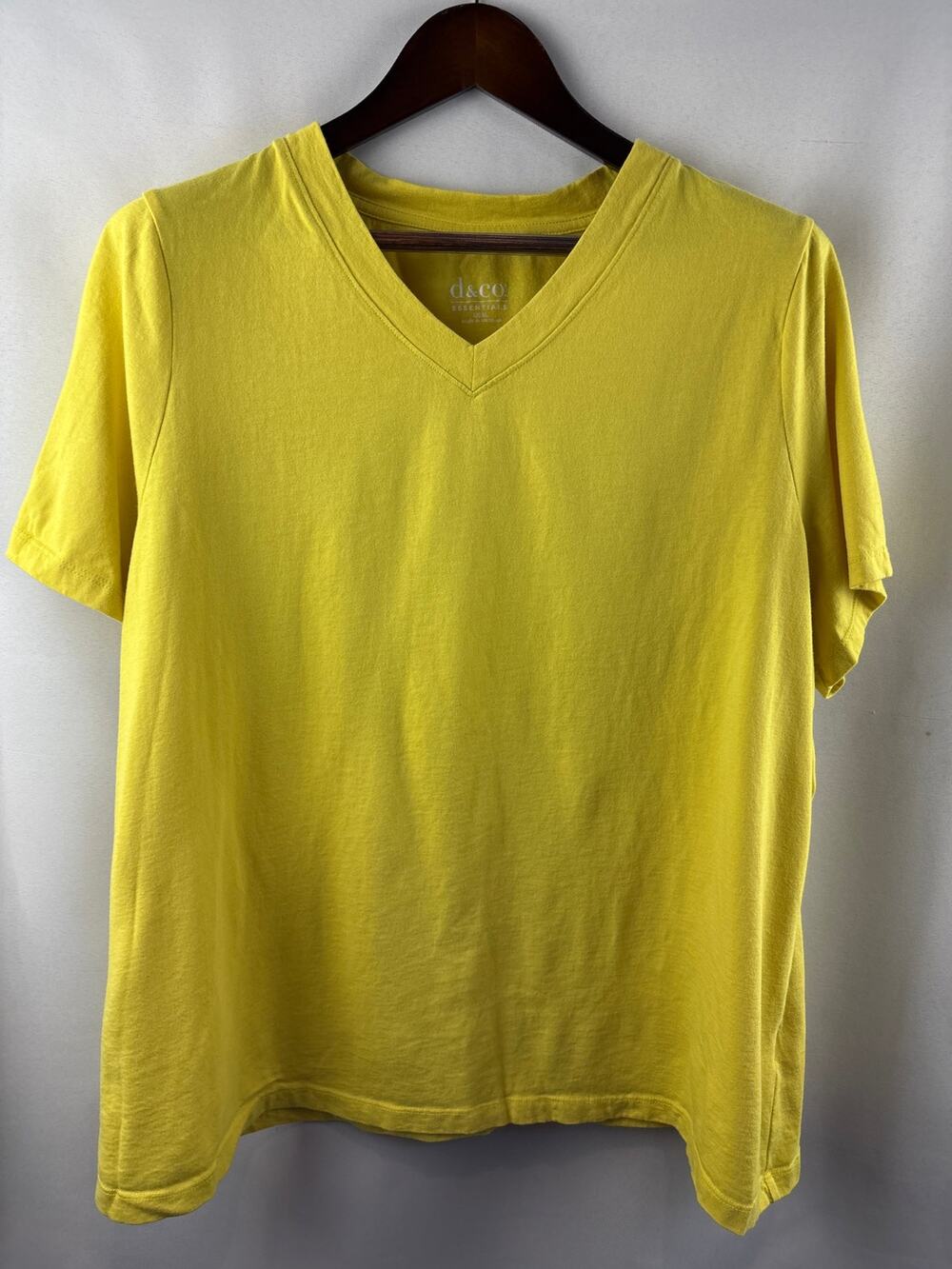 Women’s D&Co XL Mustard Yellow V-Neck T-Shirt